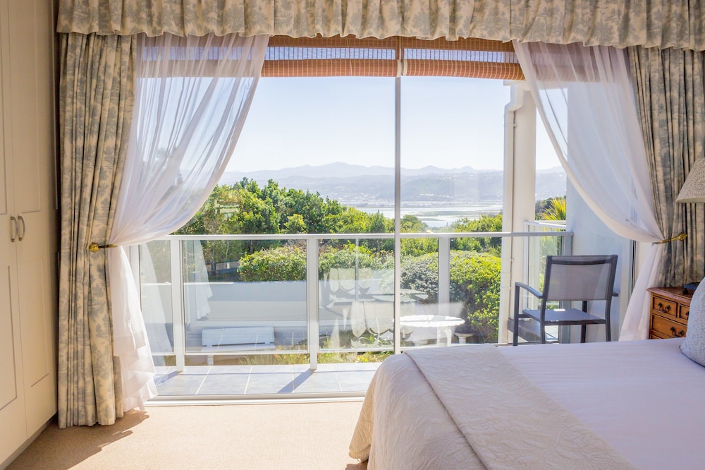 DELUXE, KING BED, SEA VIEW