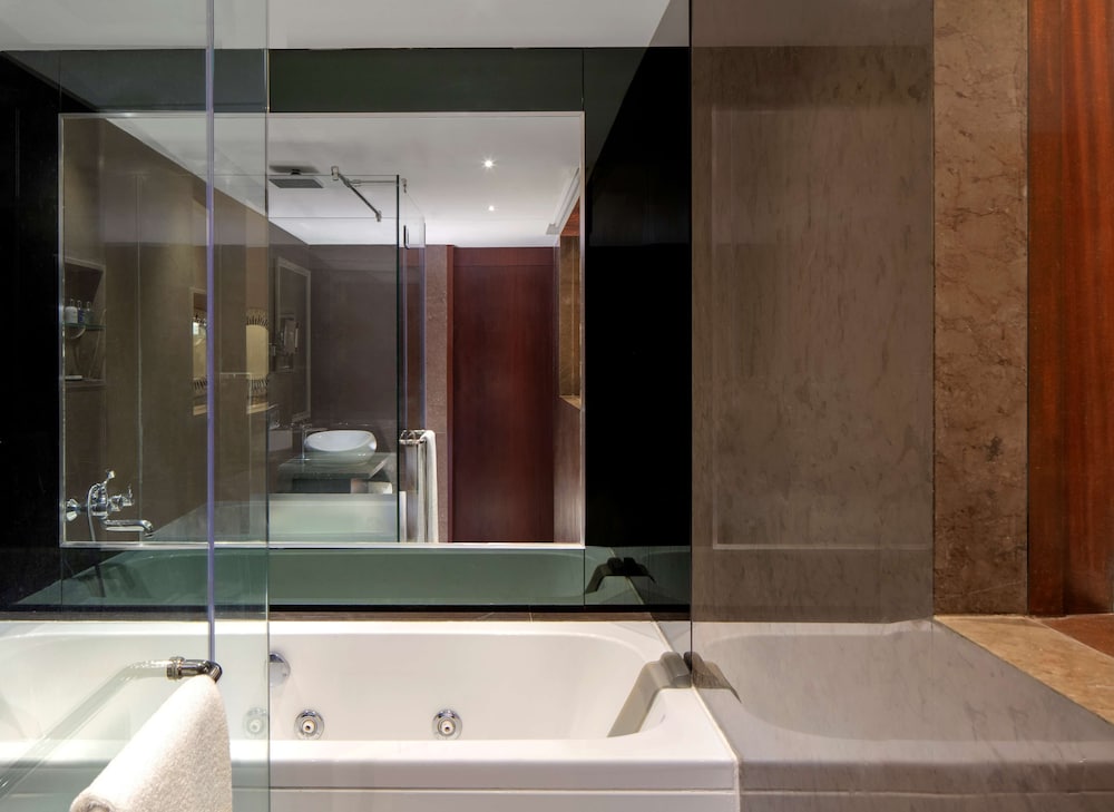 Radisson Blu Atria Bengaluru 33/76