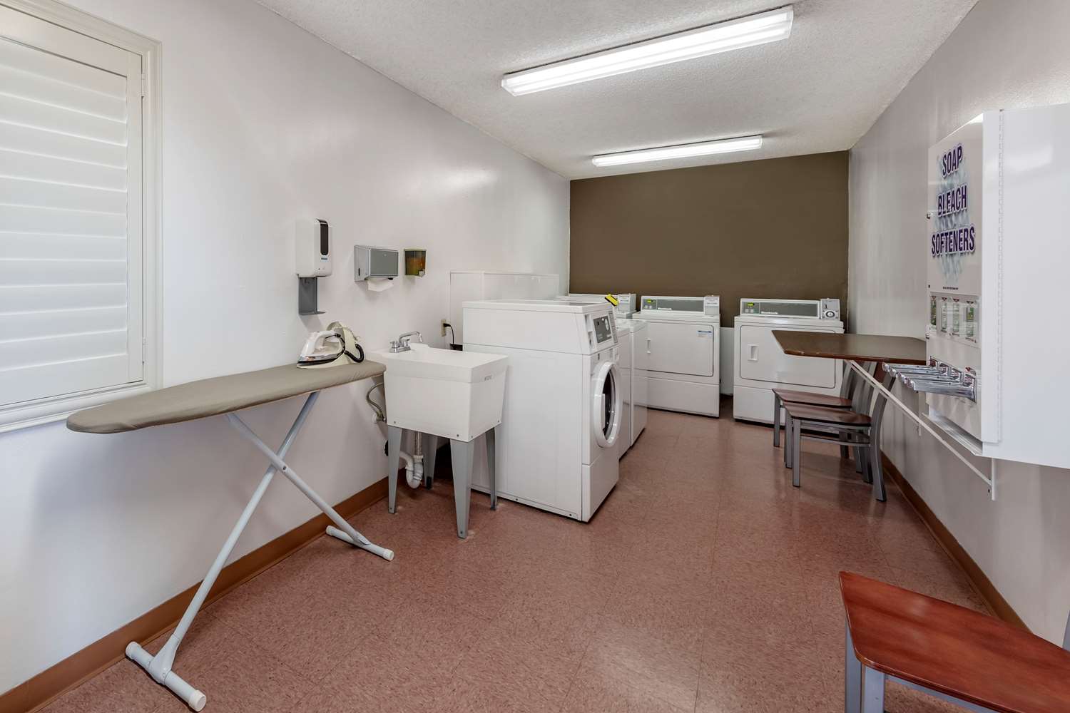 Best Western Plus Anaheim Inn 54/59