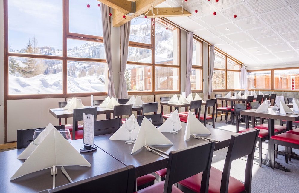 restaurant cafeteria