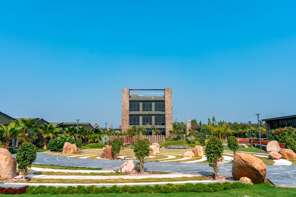 Basalt Paradise Resort And Spa 2/38