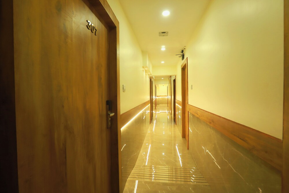 Hotel Karishma 16/26