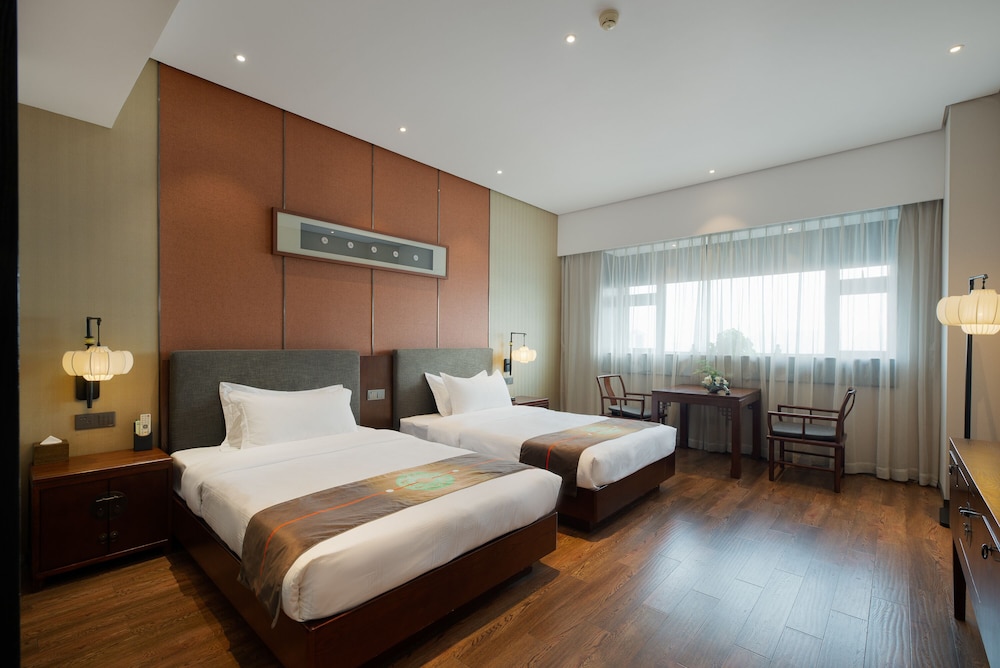 DELUXE, TWIN BEDS