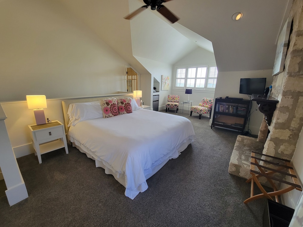 Murphy Bed, King Bed