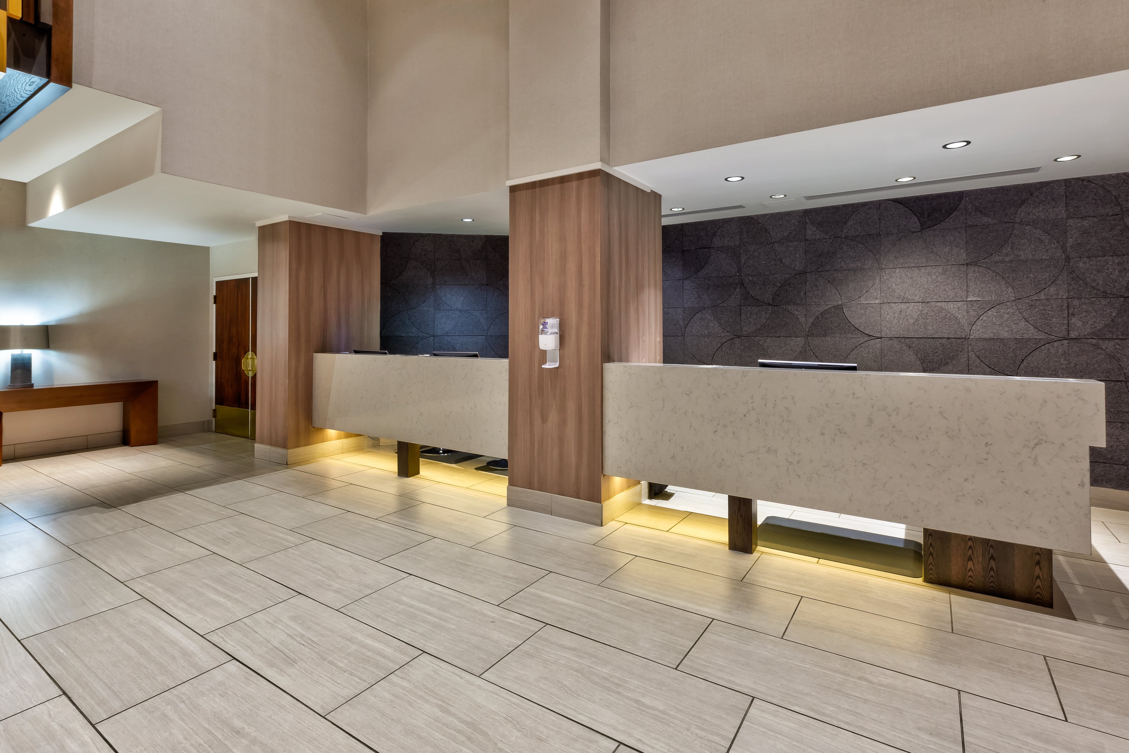 Crowne Plaza Dulles Airport 13/72