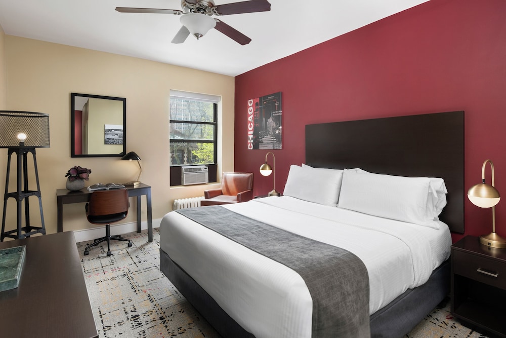 SUITE, KING BED