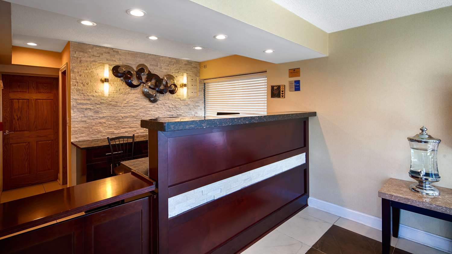 Days Inn by Wyndham St. Charles IL 3/17