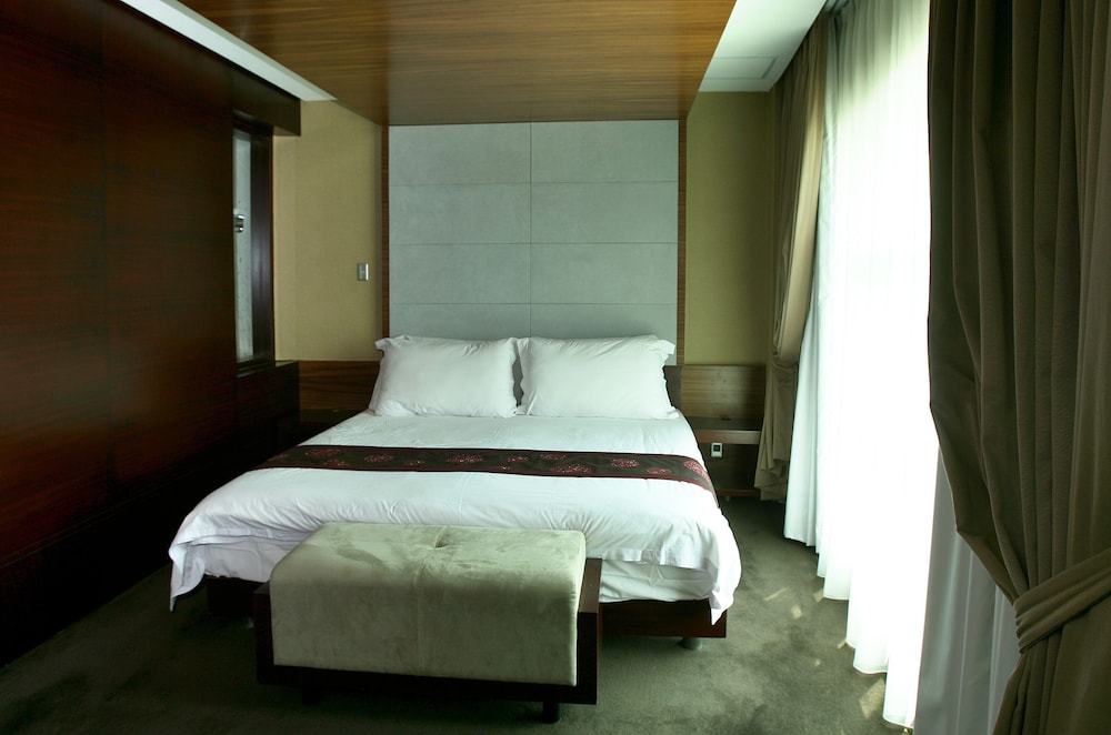Hotel President Executive Club - Jababeka Cikarang 5/23