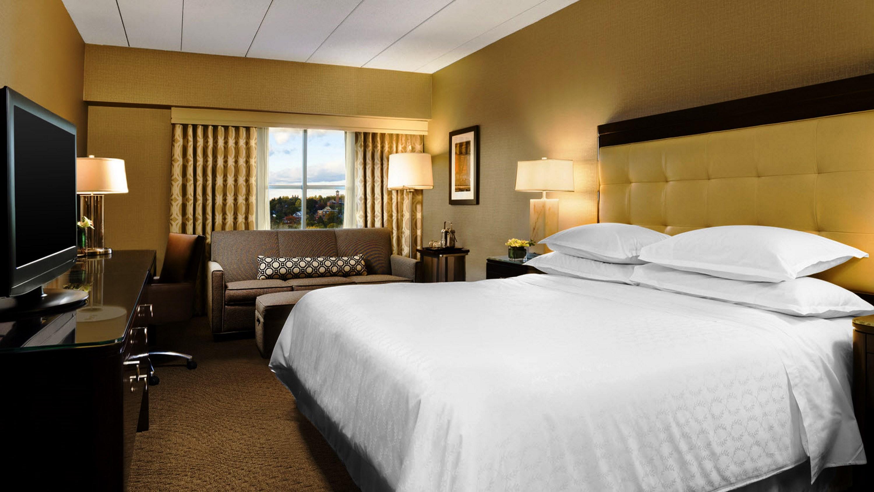 Room at Sheraton Boston Needham Hotel, NEEDHAM - MA