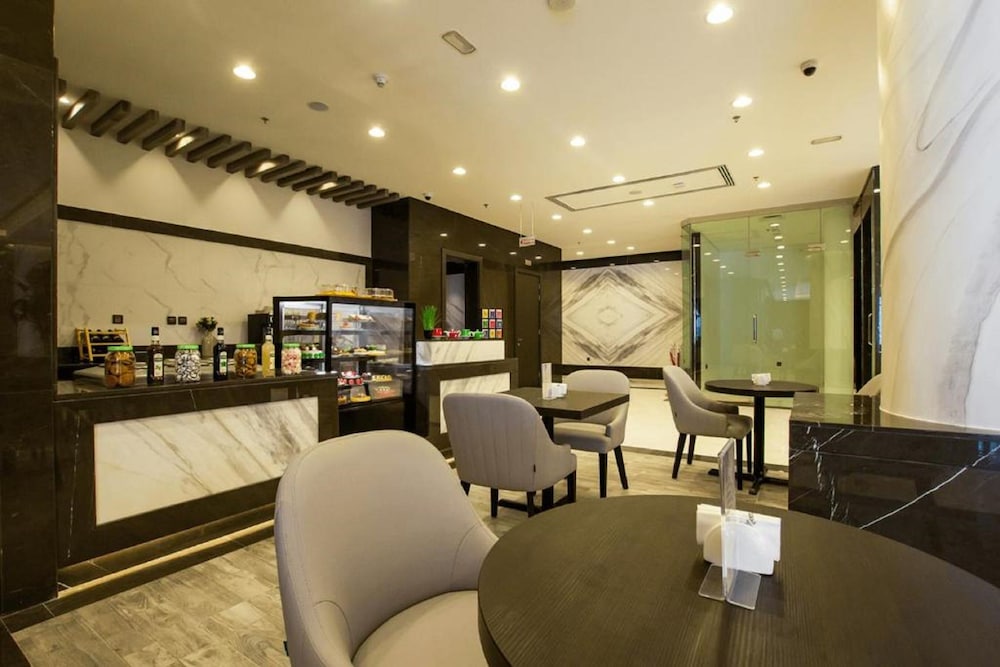TIME Onyx Hotel Apartments 37/47
