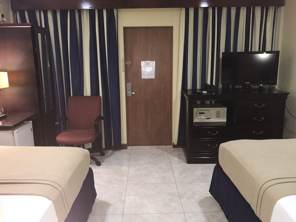 Airport Suites Hotel 31/61