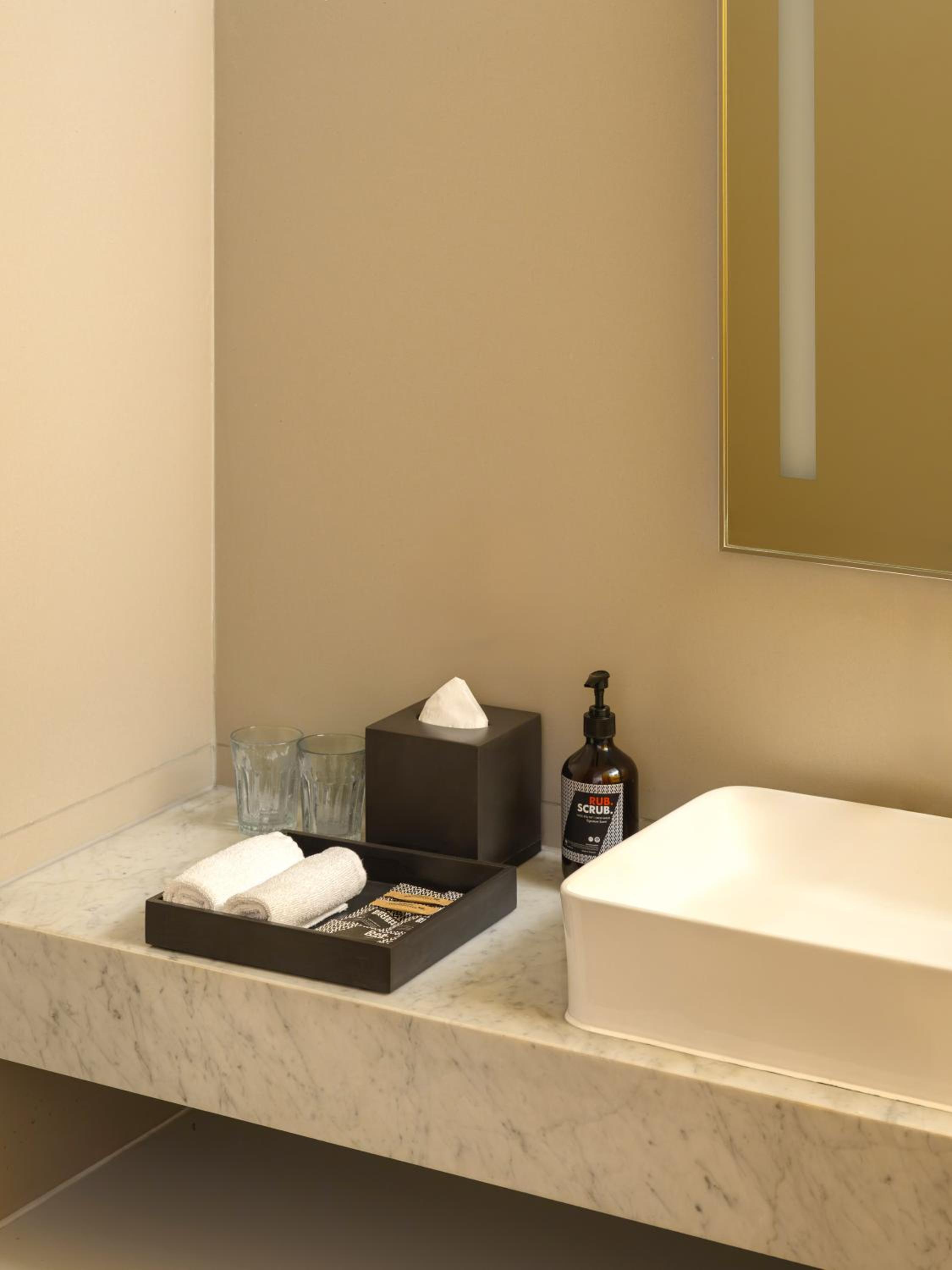 غرفة ديلوكس بسرير كينج وسرير بطابقين، Wink Hotel Can Tho 3/3