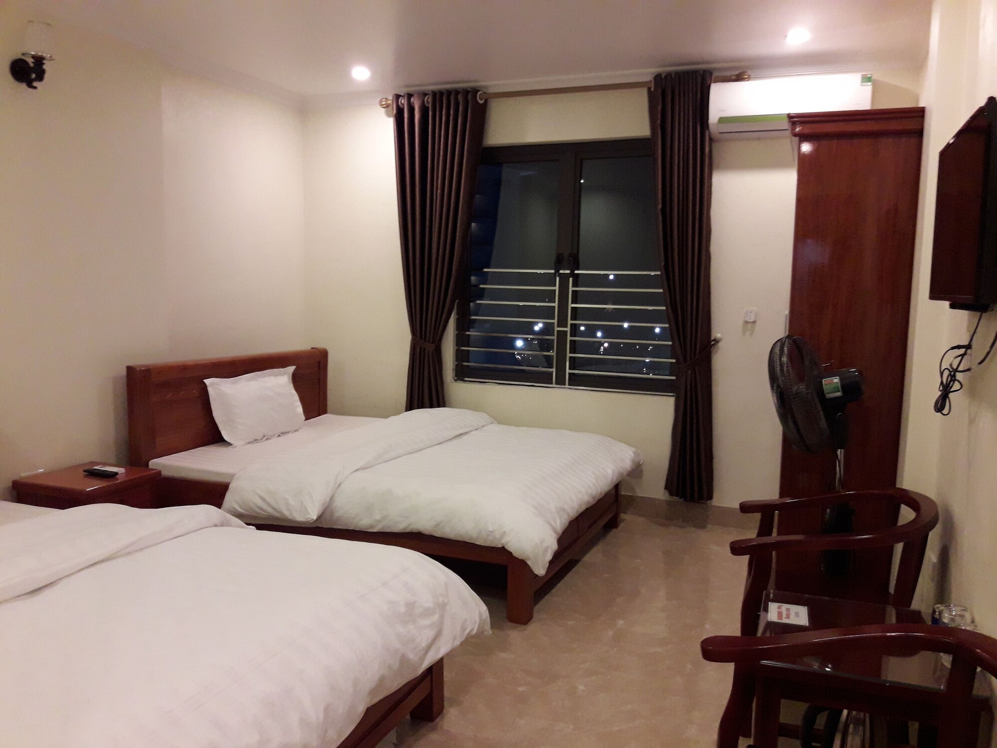 ROOM, DOUBLE BED