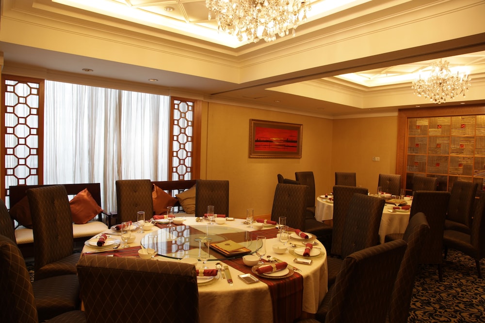 GRAND INTERNATIONAL HOTEL 32/46