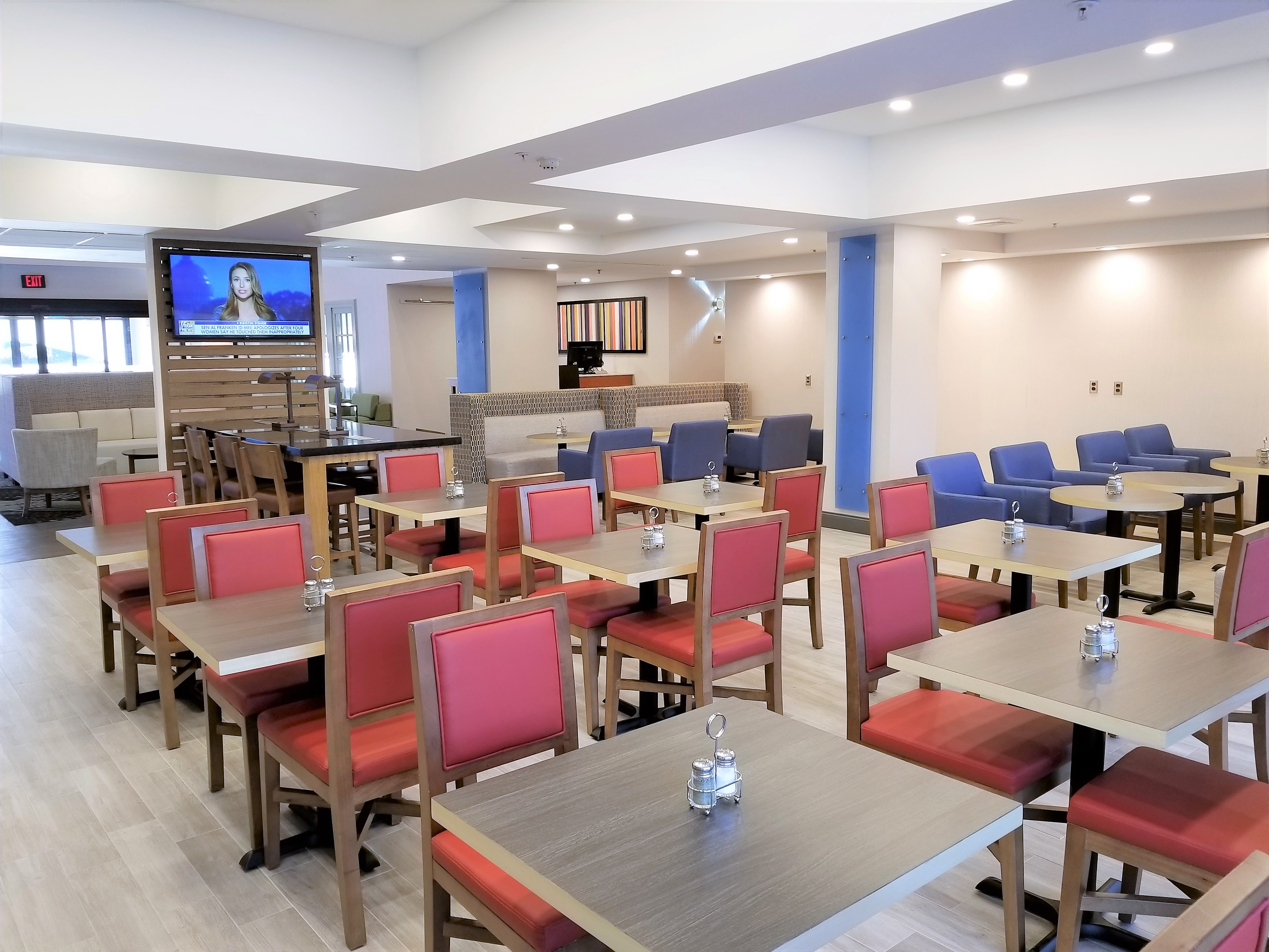 Holiday Inn Express Suites Columbia Two Notch 14/18