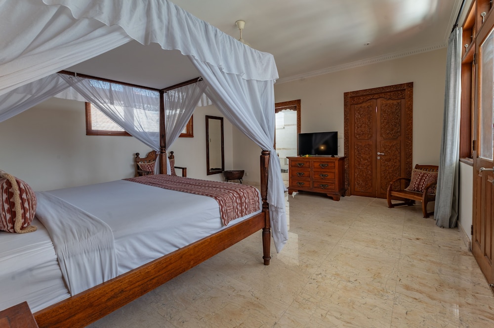 4 BEDROOMS, POOL, VILLA