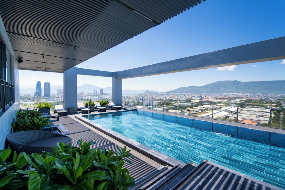 Luxtery Hotel 67/71