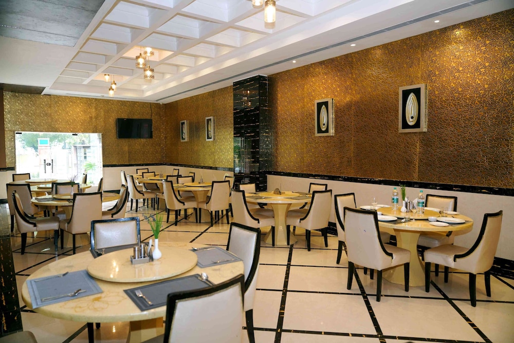 Venizia Sarovar Portico (ex Grand Venizia) 37/55