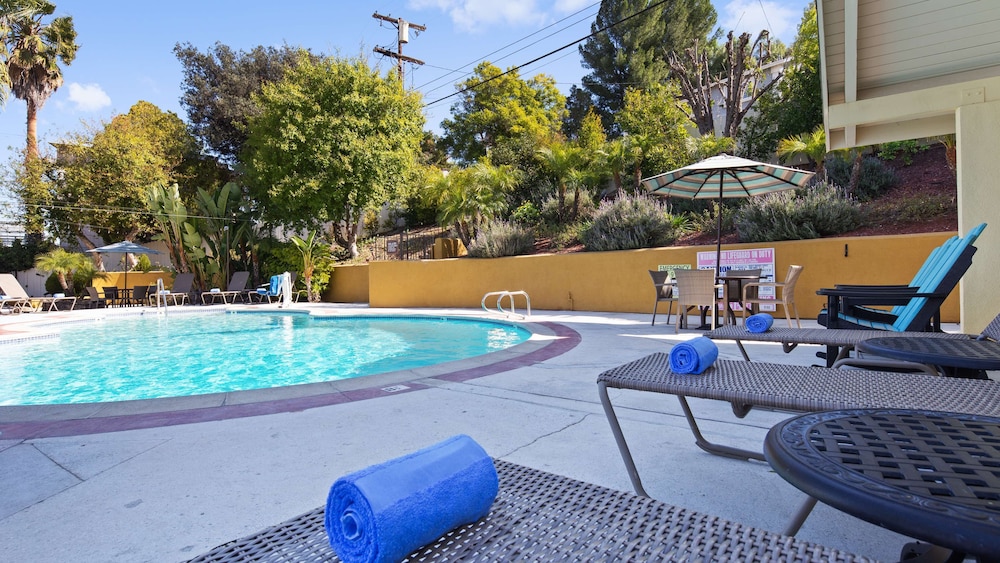 Best Western Woodland Hills Inn 7/37
