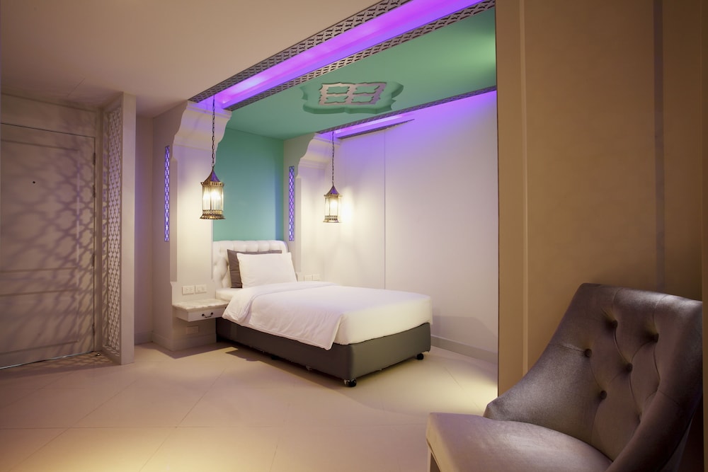 The Verandah Hotel 21/70