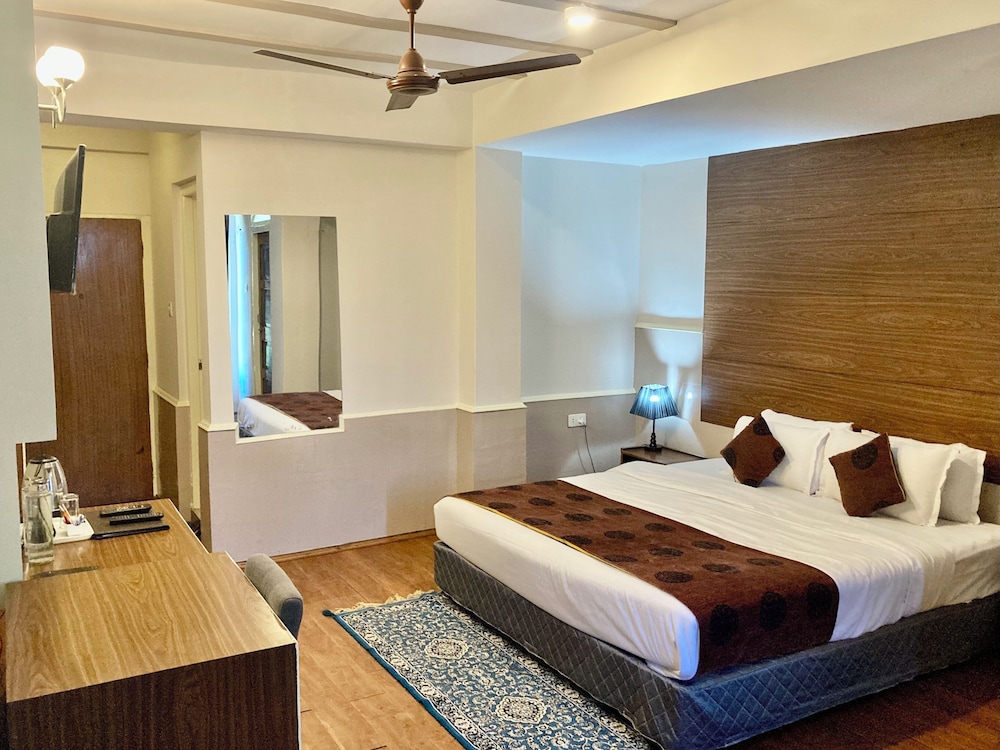 EXECUTIVE, KING BED