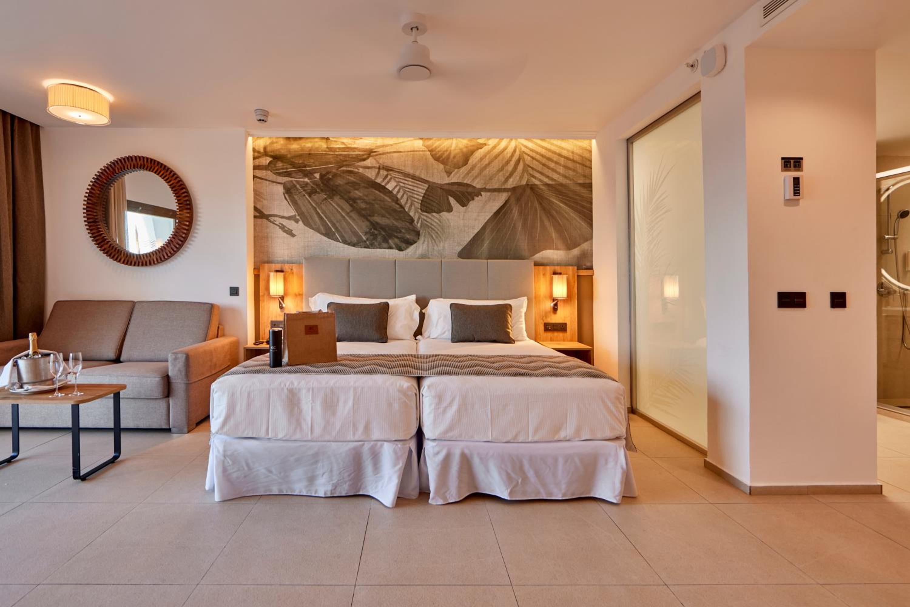 Swim Up Junior Suite Elite Club