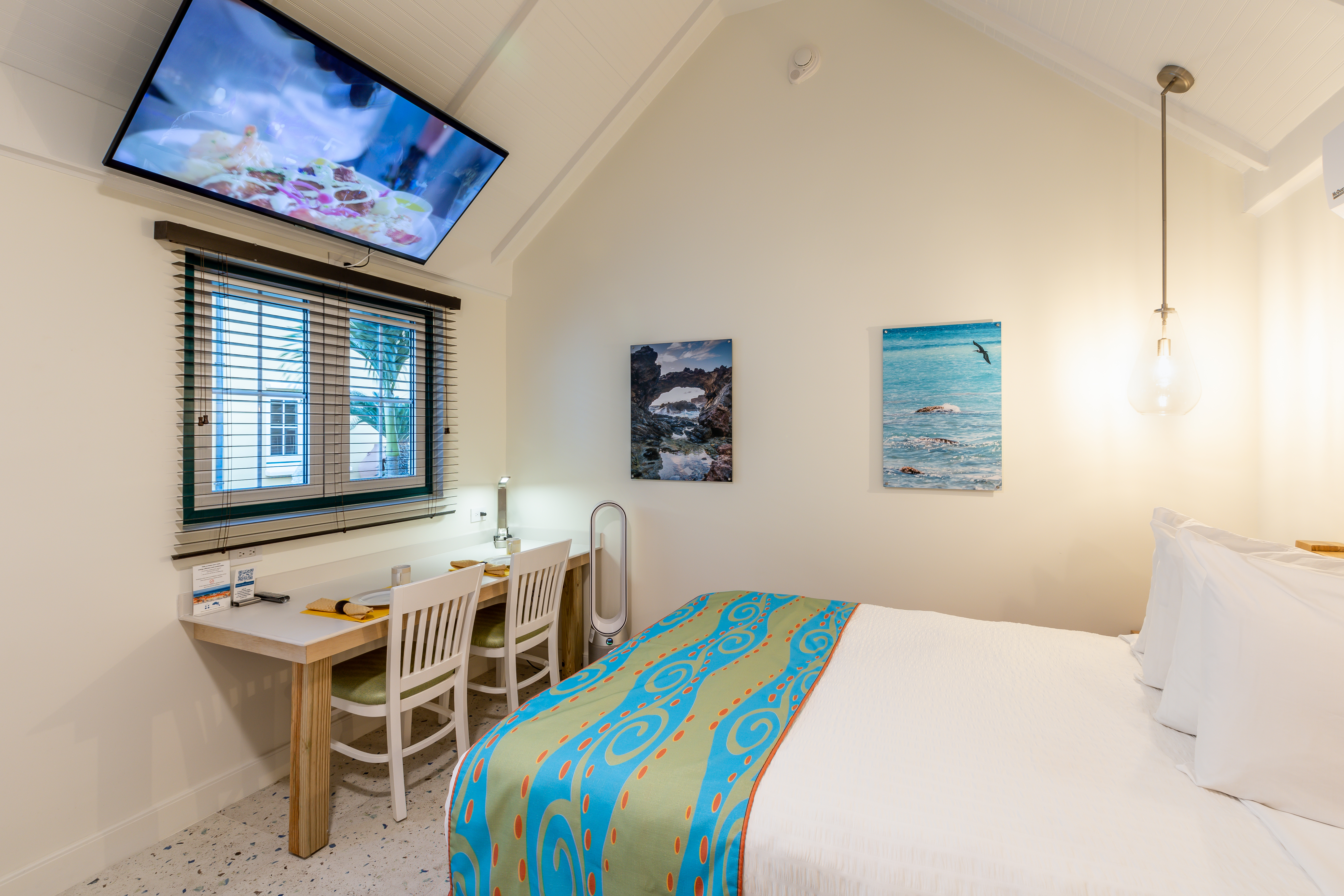 Renovated, Manor, Studio