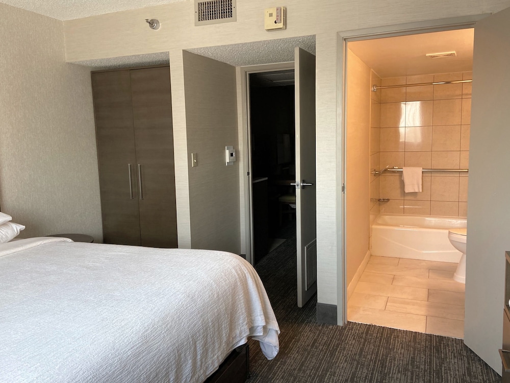 Embassy Suites by Hilton Chicago Schaumburg Woodfield 17/55