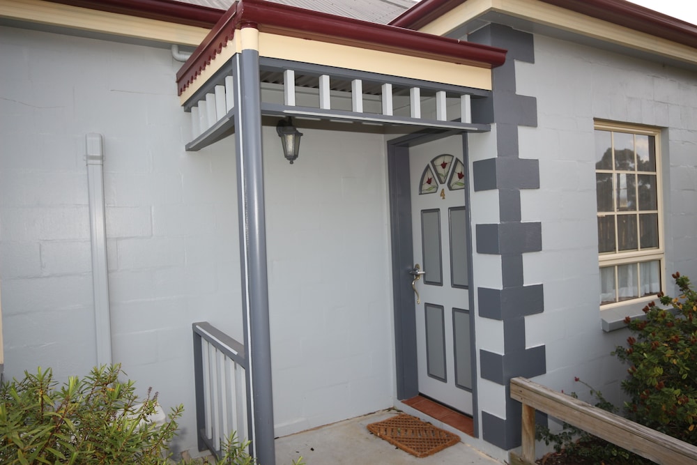 Swansea Cottages & Motel Suites 1/50