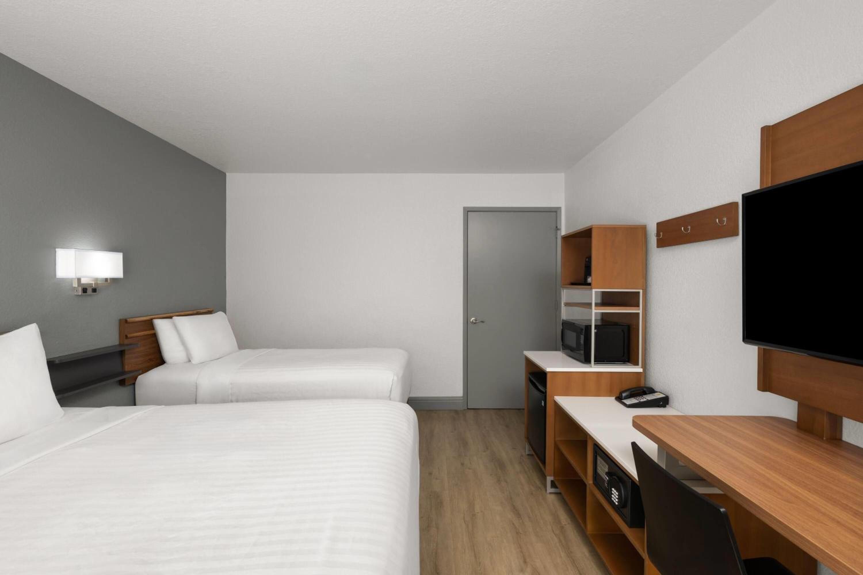 Room, Twin Beds, Queen Bed, Accessible
