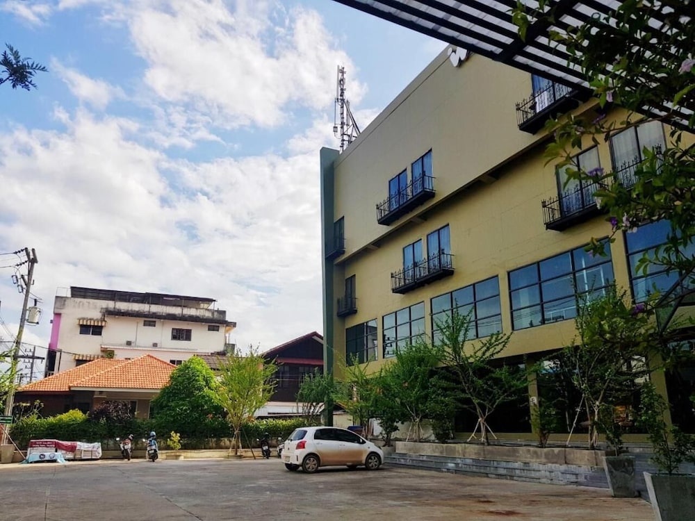 Work Den Chiangrai 3/57