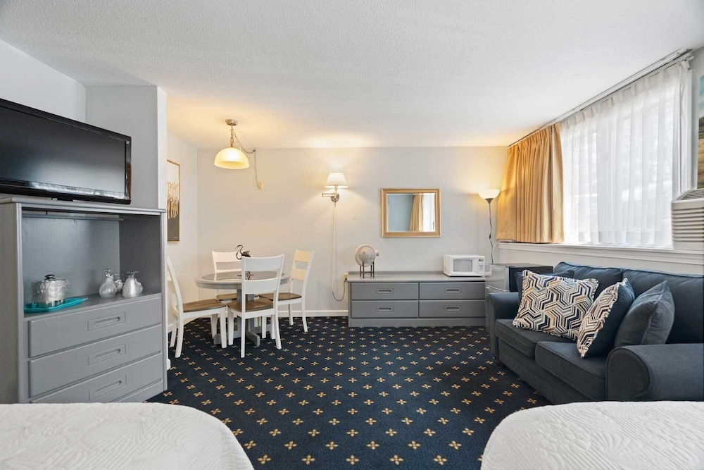 The Niantic Inn 26/50