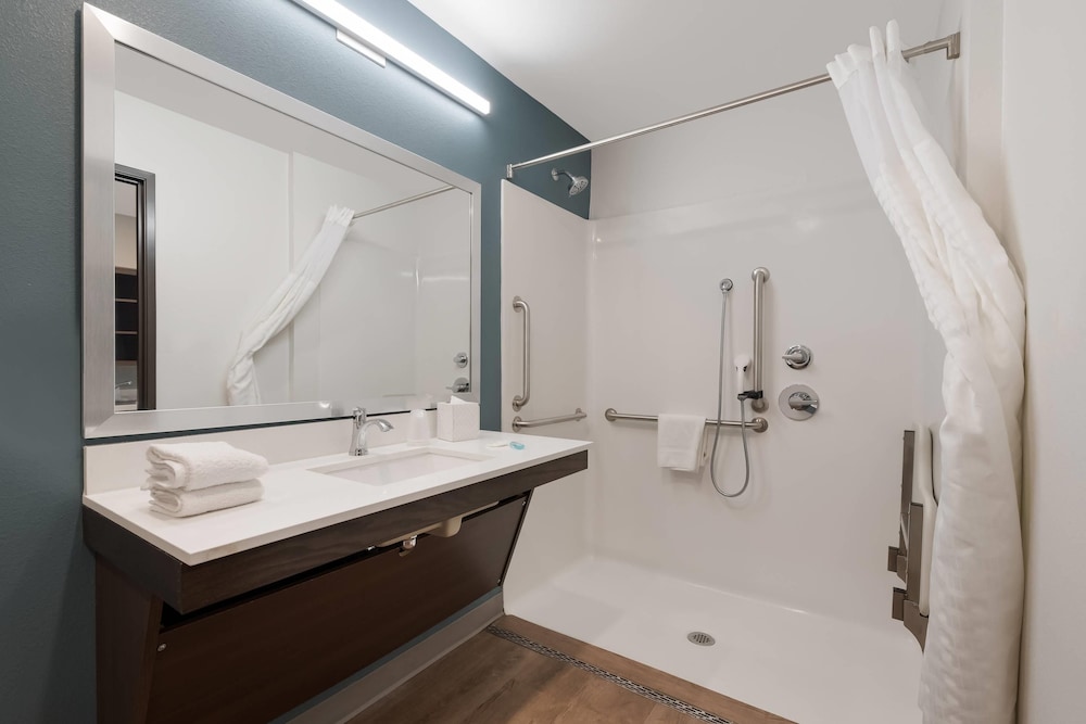 WoodSpring Suites Phoenix-Deer Valley 25/25