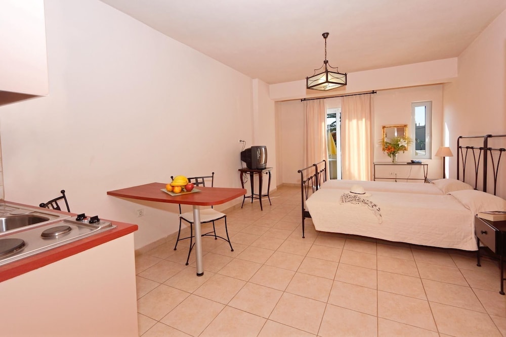 Lambrinos Suites 39/51
