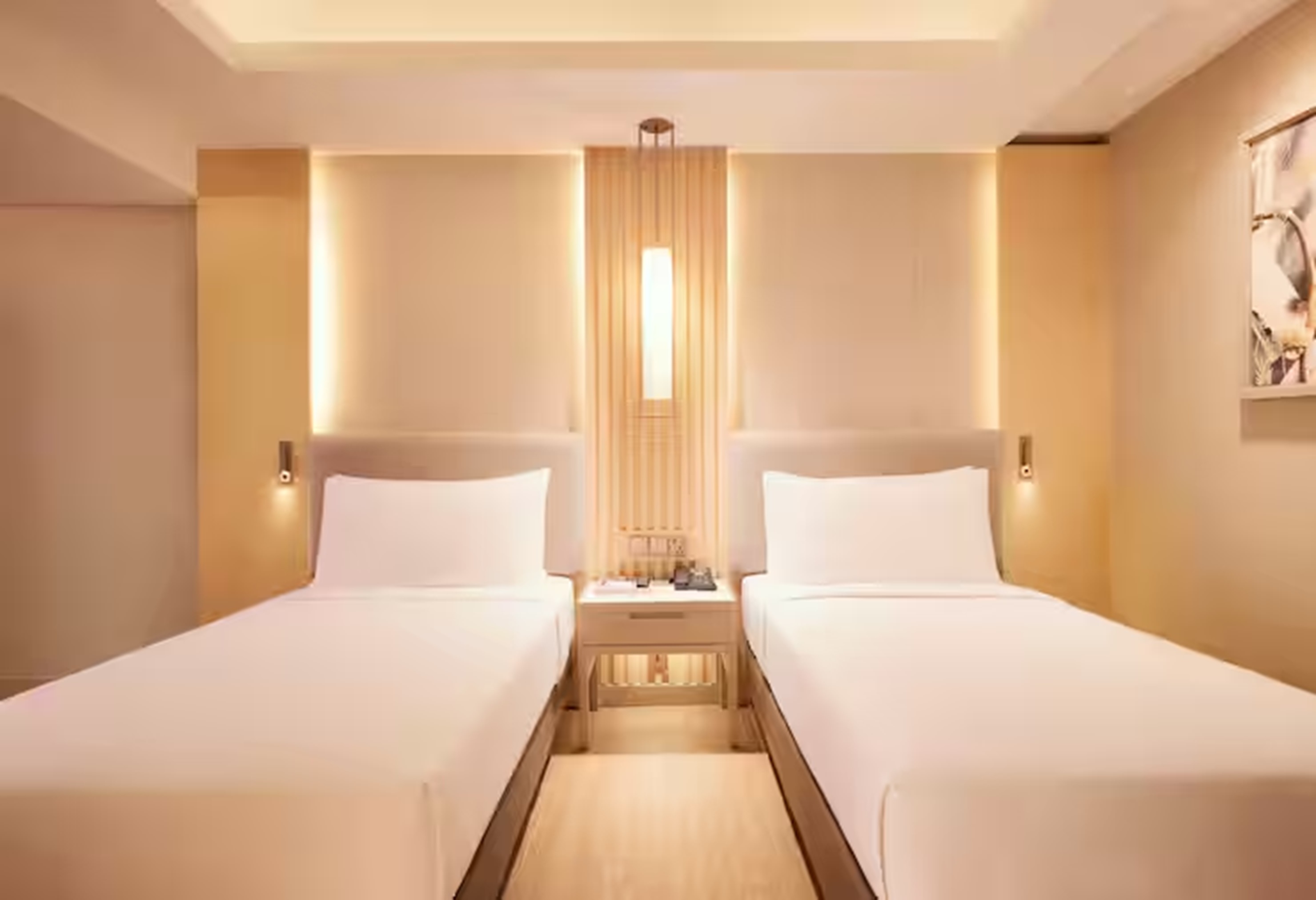 Room, Twin Beds, Golf Course View