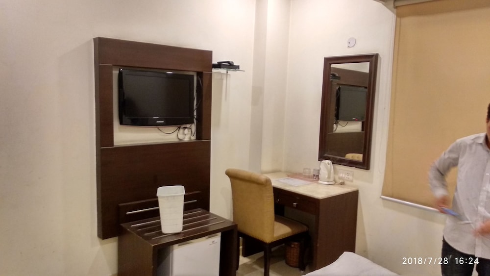 Metropolis Guest House 40/50