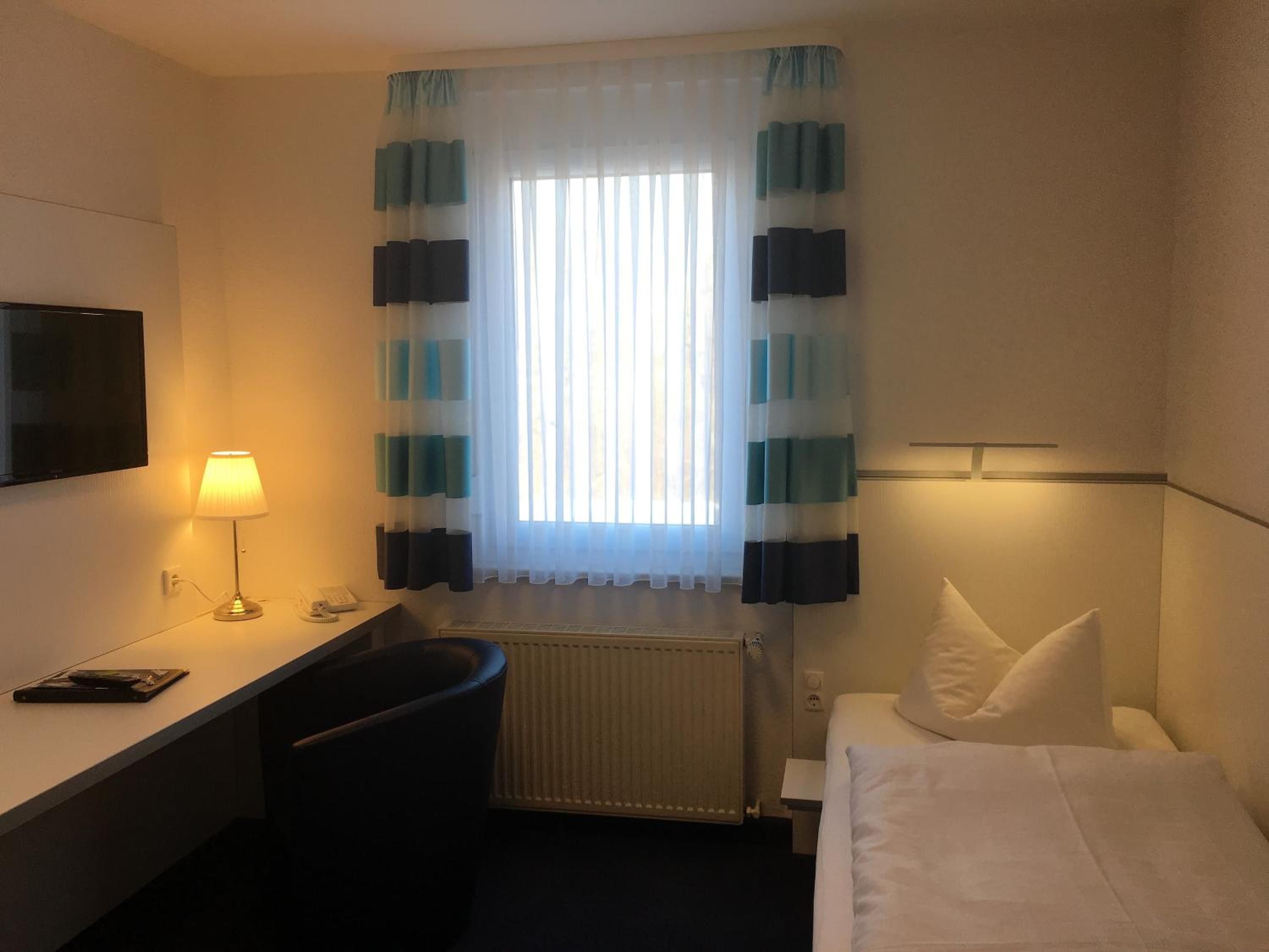 Room, Single, Single Bed