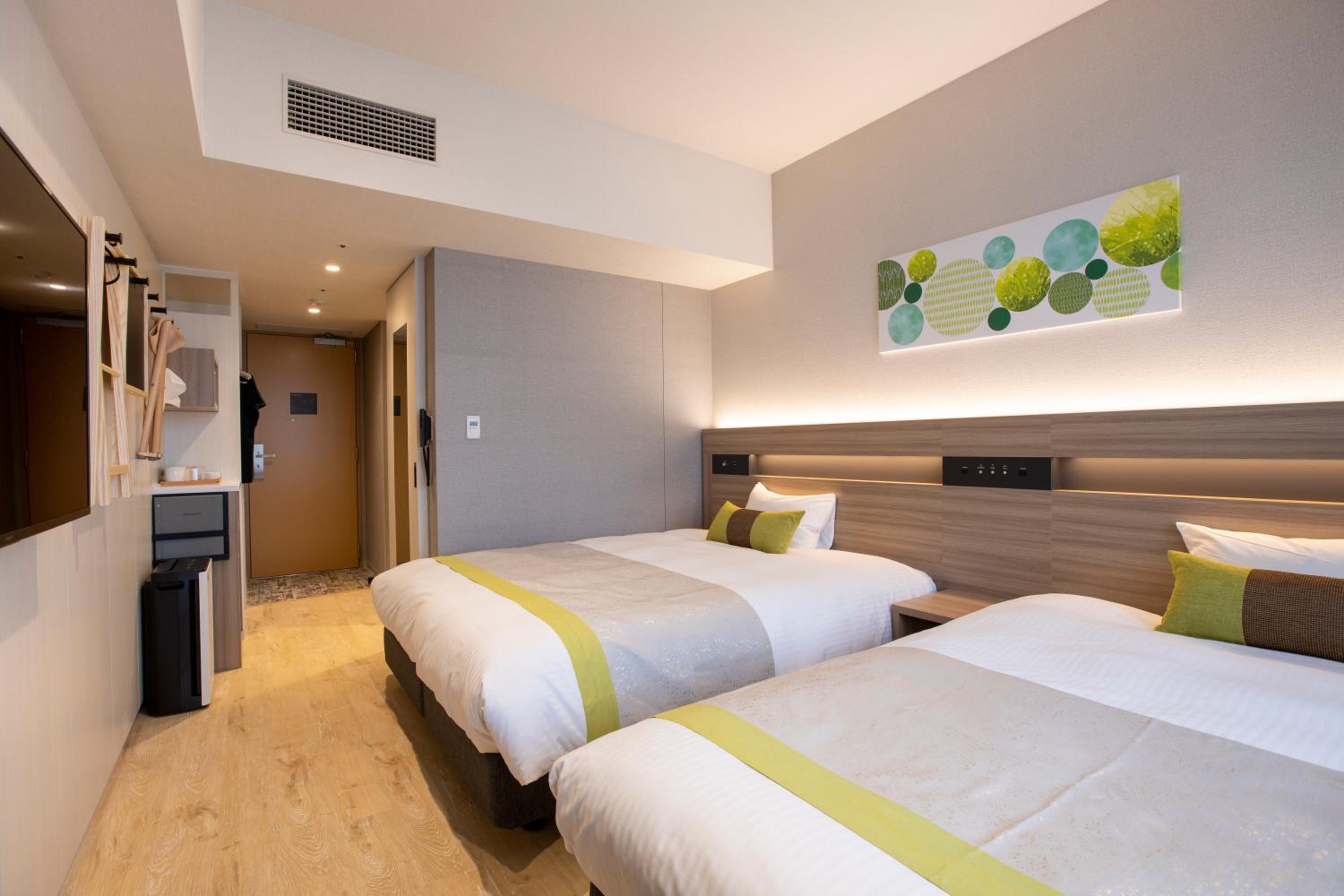 Palace, Twin Beds, Annex