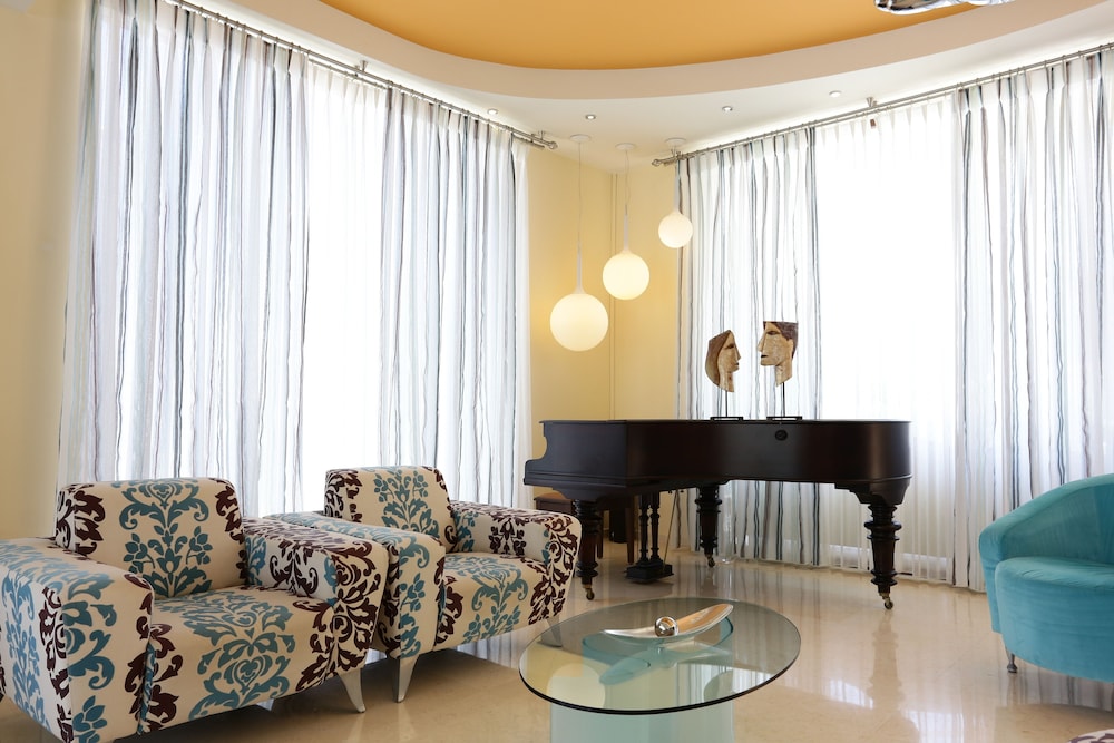 Alexandra Golden Family Innovation Resort 62/76