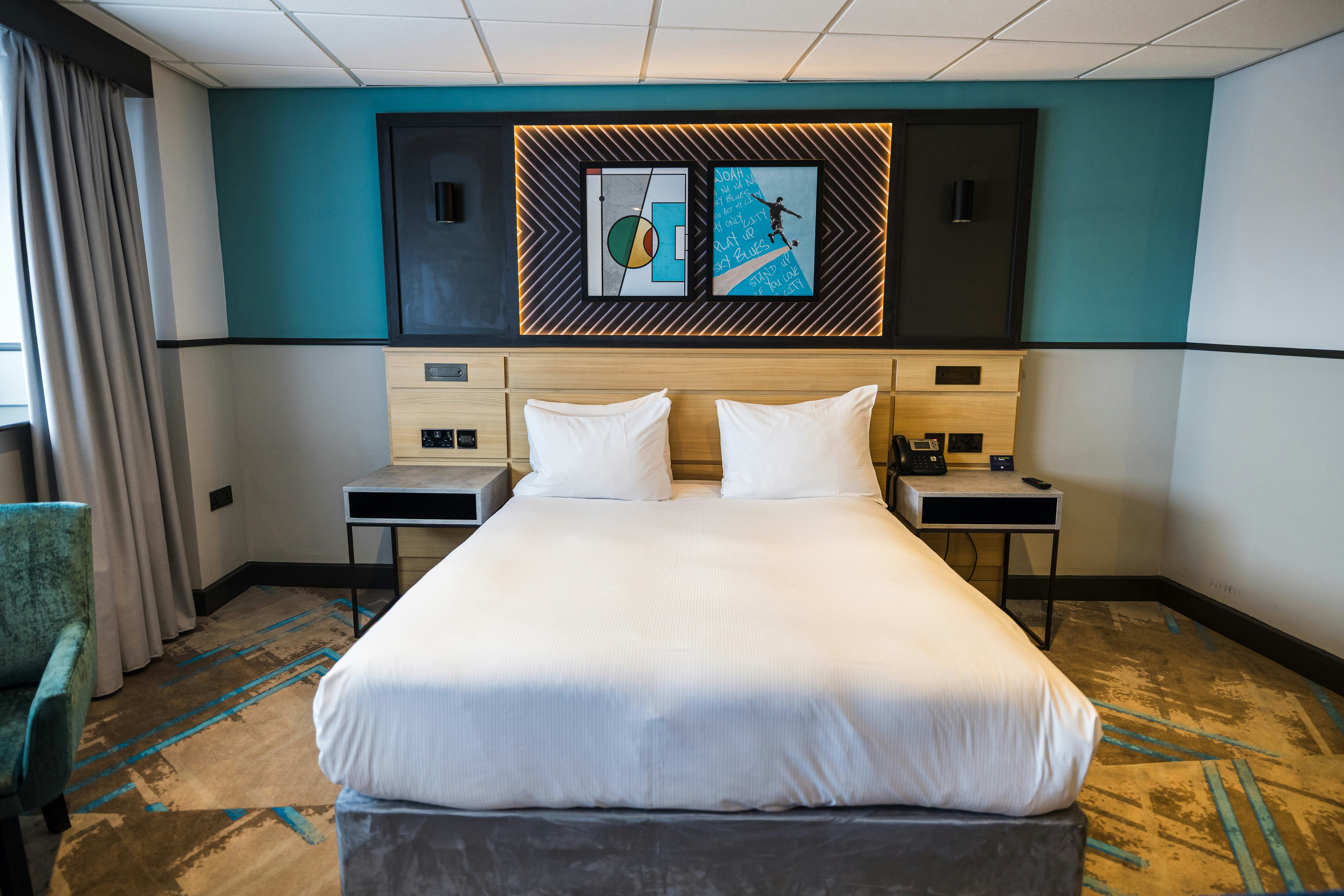 DELUXE, QUEEN BED