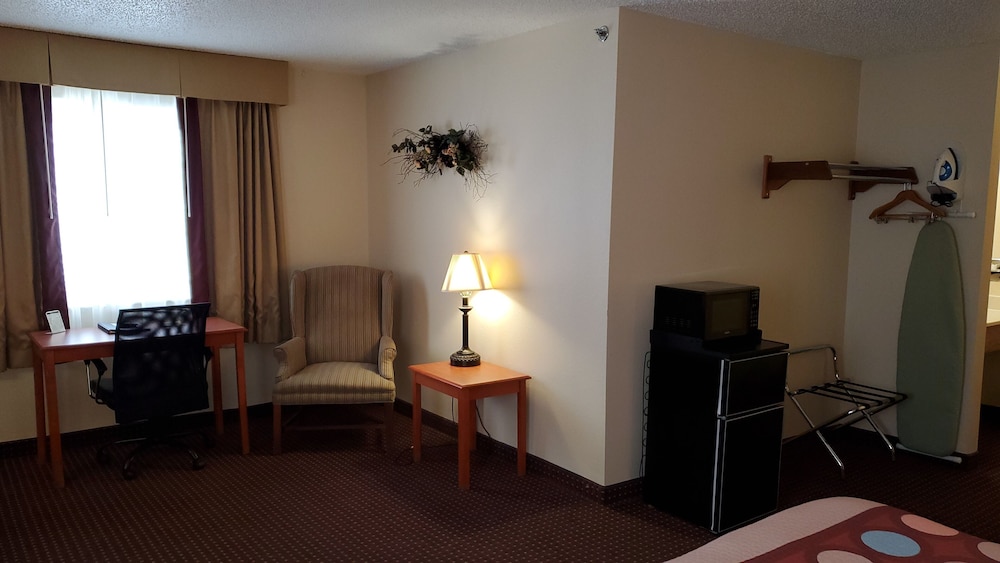 Super 8 by Wyndham Waverly 33/57