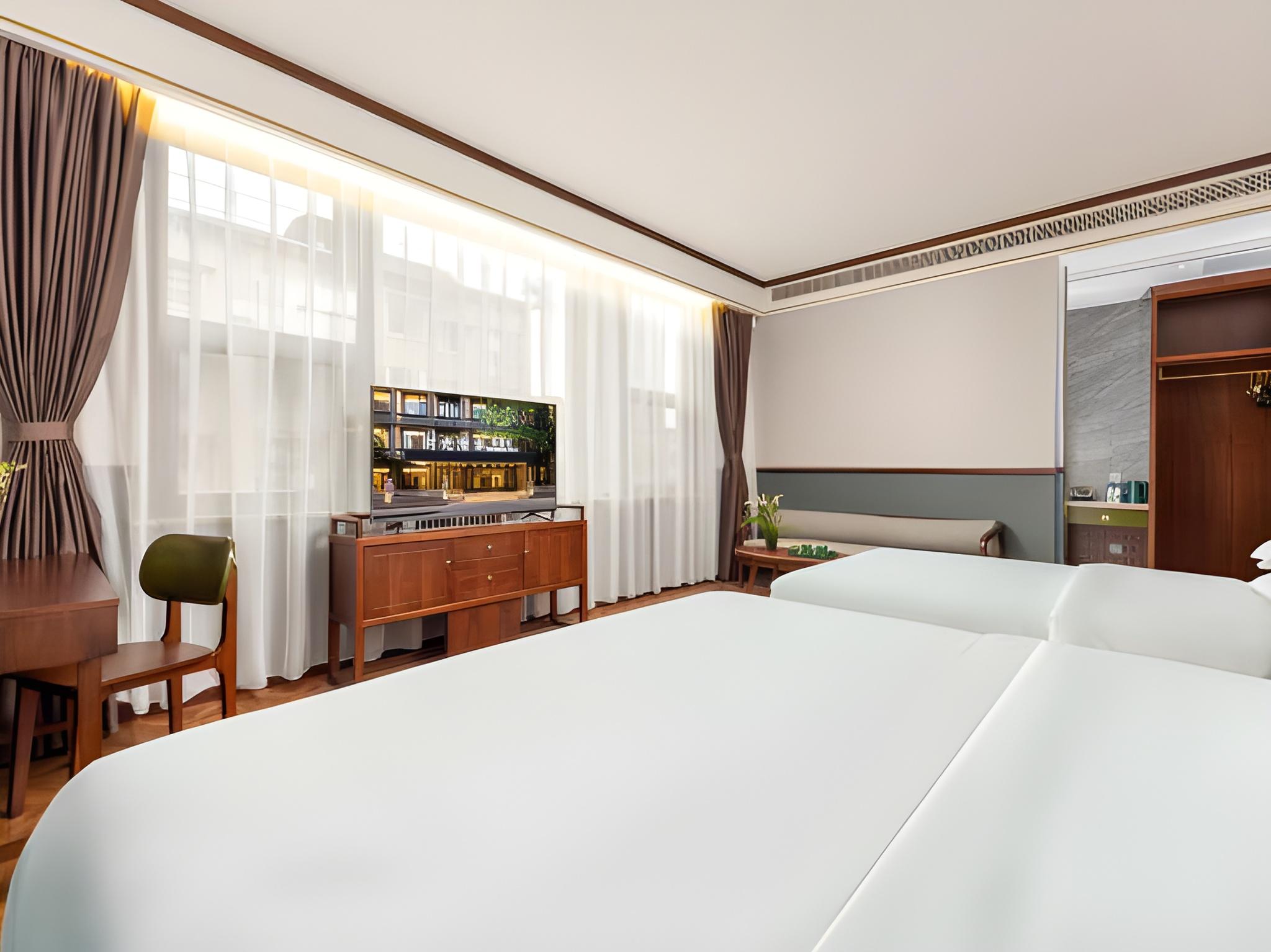 Boutique, Fun, Family, 1 Queen and 1 Single Bed