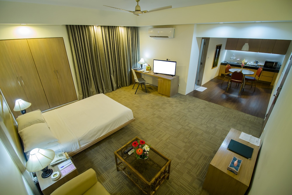 ASIA PACIFIC HOTEL 25/50