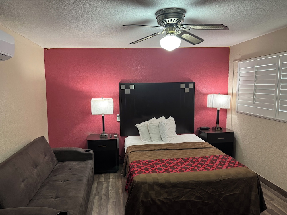 Western Motel 7/30