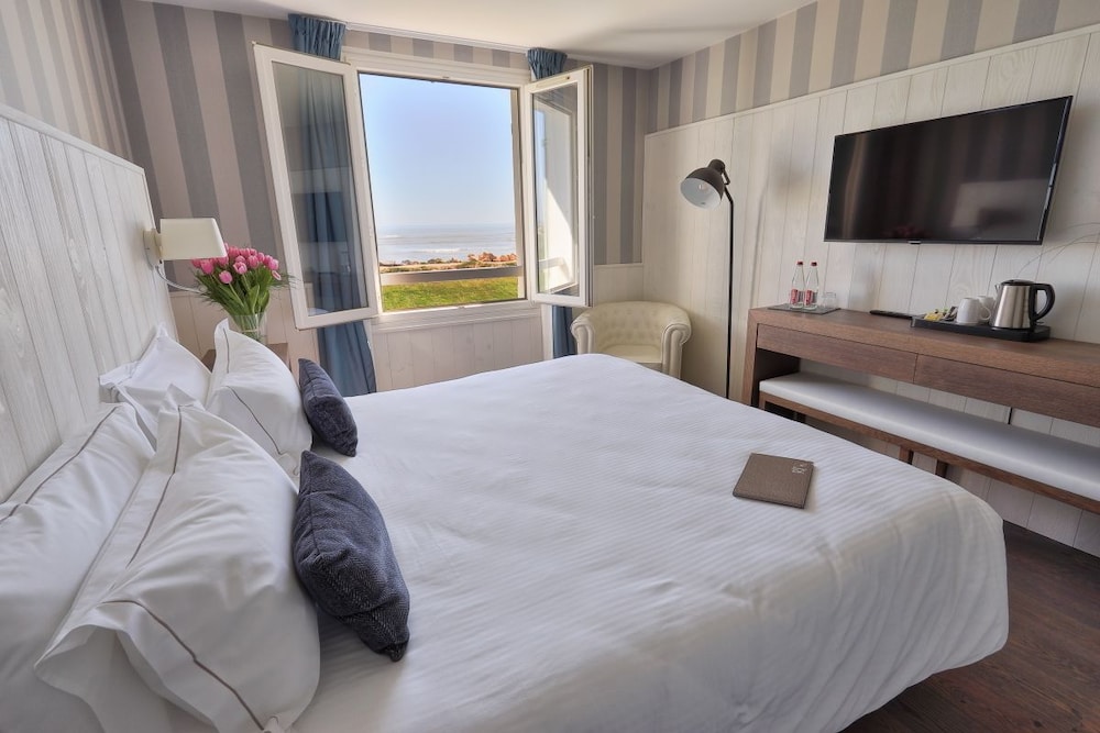 غرفة كومفورت بسرير كوين بإطلالة على البحر، Hotel Atalante - Relais Thalasso & Spa 2/6