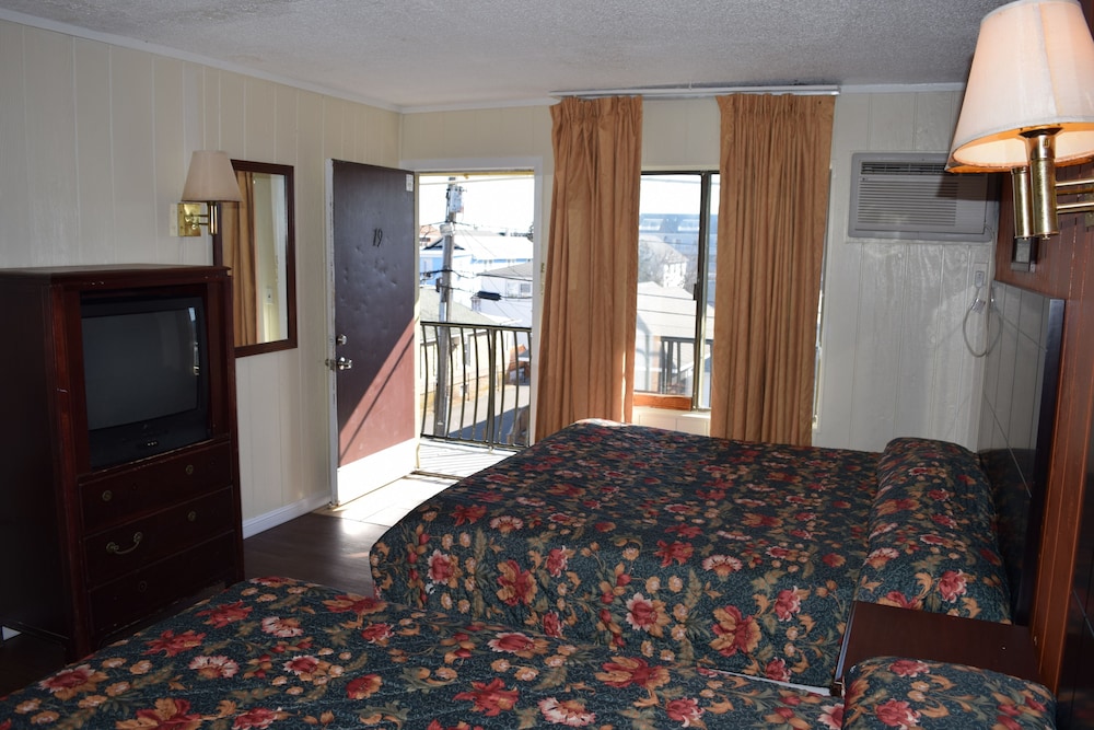 Dry Dock Motel 21/44