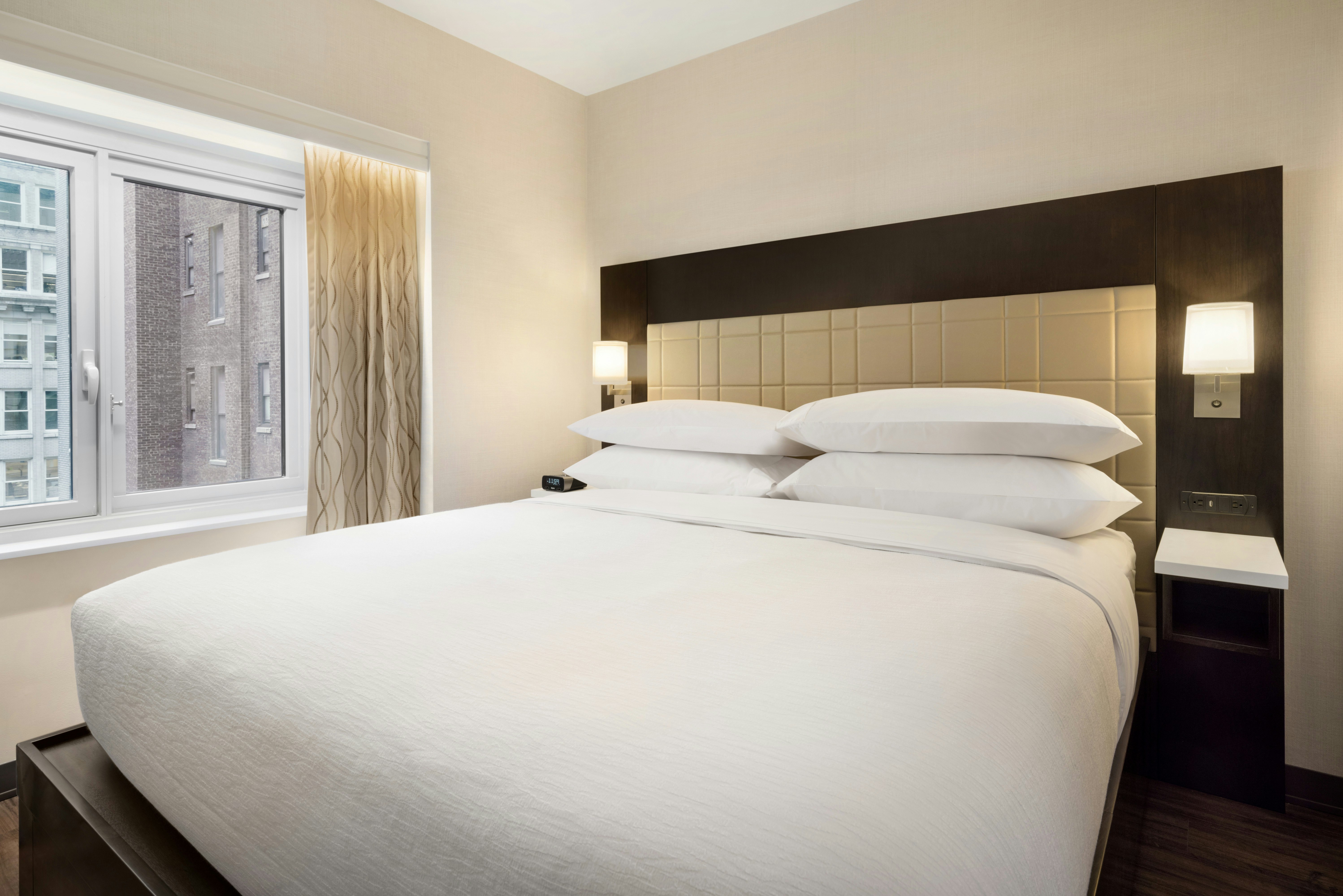 ROOM, KING BED, ACCESSIBLE