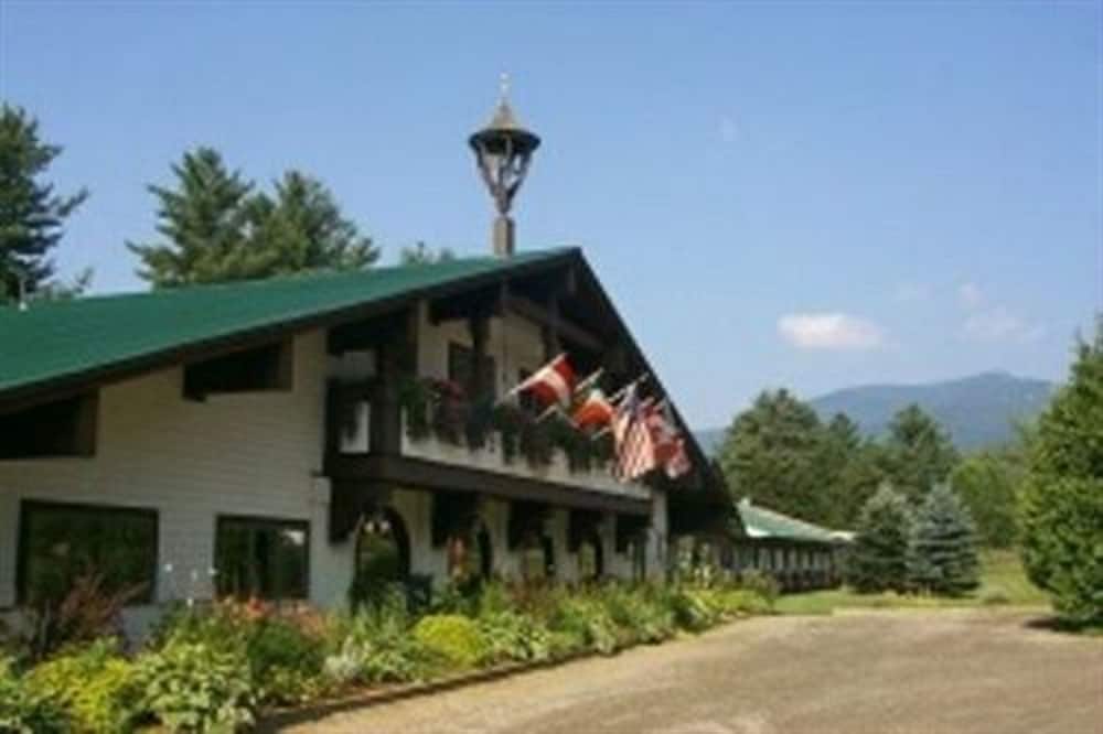 NORTHERN LIGHTS LODGE 2/70