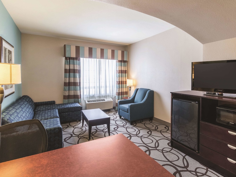 La Quinta Inn & Suites by Wyndham Fort Worth - Lake Worth 29/50