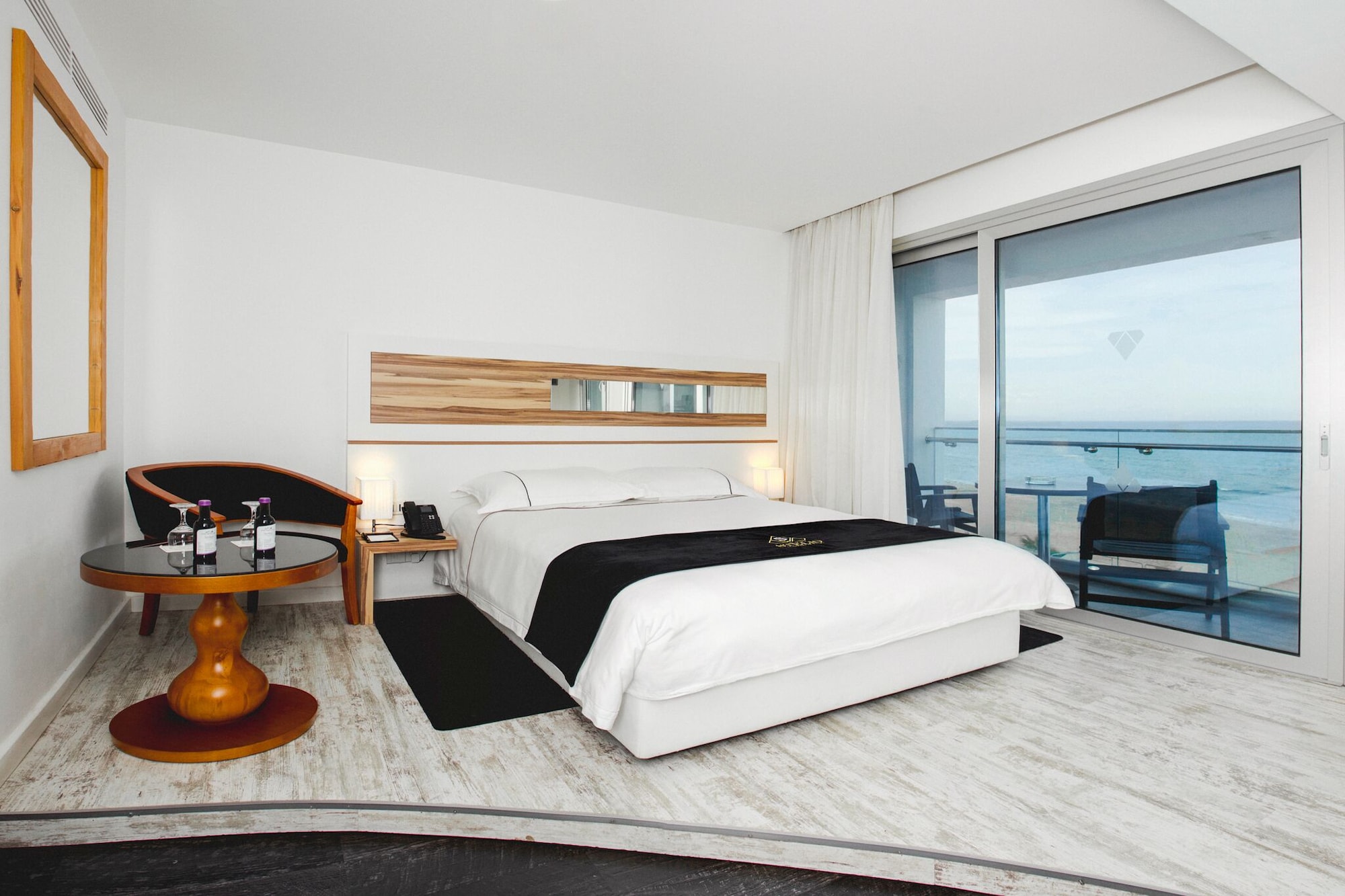 Superior, Queen Bed, Sea View, Balcony